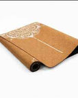Tappetino yoga YOGAESSENTIAL in sughero con disegno Mandala Bianco e logo