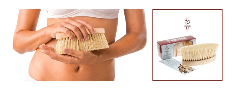 Spazzolatura a secco:  pelle morbida, corpo tonico e stop alle tossine con pochi gesti di cura quotidiani - Yogaessential SSD A RL.
